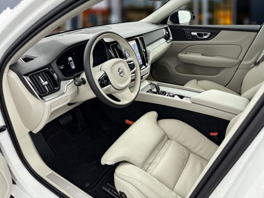 Volvo  V60 B4 Plus Dark | 19" | Panoramadak | Full LED | Getint glas | Elektrisch verst. stoelen | Stoel/stu... ActivLease financial lease