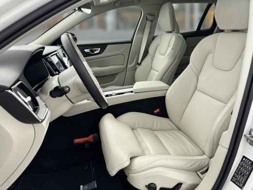 Volvo  V60 B4 Plus Dark | 19" | Panoramadak | Full LED | Getint glas | Elektrisch verst. stoelen | Stoel/stu... ActivLease financial lease