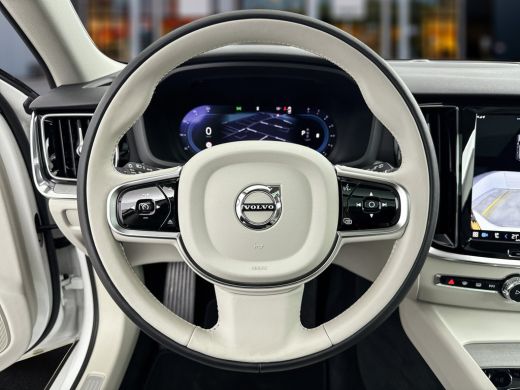 Volvo  V60 B4 Plus Dark | 19" | Panoramadak | Full LED | Getint glas | Elektrisch verst. stoelen | Stoel/stu... ActivLease financial lease