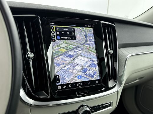 Volvo  V60 B4 Plus Dark | 19" | Panoramadak | Full LED | Getint glas | Elektrisch verst. stoelen | Stoel/stu... ActivLease financial lease