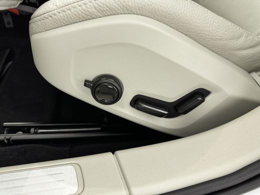 Volvo  V60 B4 Plus Dark | 19" | Panoramadak | Full LED | Getint glas | Elektrisch verst. stoelen | Stoel/stu... ActivLease financial lease