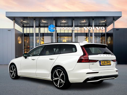 Volvo  V60 B4 Plus Dark | 19" | Panoramadak | Full LED | Getint glas | Elektrisch verst. stoelen | Stoel/stu... ActivLease financial lease