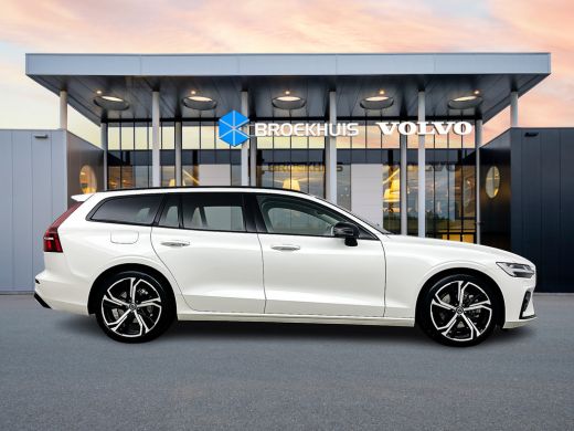 Volvo  V60 B4 Plus Dark | 19" | Panoramadak | Full LED | Getint glas | Elektrisch verst. stoelen | Stoel/stu... ActivLease financial lease