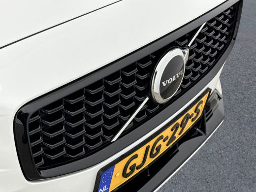 Volvo  V60 B4 Plus Dark | 19" | Panoramadak | Full LED | Getint glas | Elektrisch verst. stoelen | Stoel/stu... ActivLease financial lease