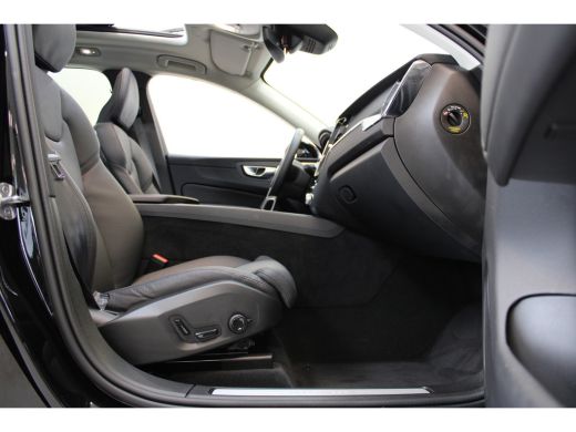 Volvo  XC60 Volvo T6 AWD Ultimate Dark 350PK | Luchtvering | B&W Audio | Trekhaak | 21'' | 360º view | HUD | ... ActivLease financial lease