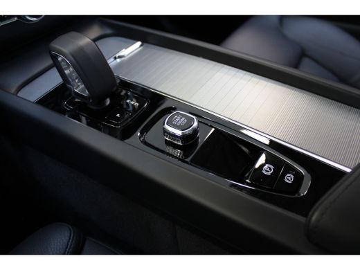 Volvo  XC60 Volvo T6 AWD Ultimate Dark 350PK | Luchtvering | B&W Audio | Trekhaak | 21'' | 360º view | HUD | ... ActivLease financial lease