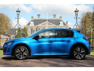 Peugeot e-208 EV GT 350 50 kWh | PANODAK | LEDER | 360° CAMERA | DEALER OH! | 17'' LMV | STOELVERWARMING | NL-A...