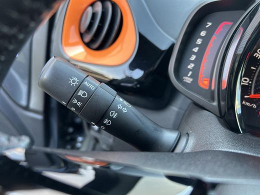 Toyota Aygo 1.0 VVT-i x-JBL ActivLease financial lease