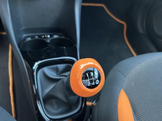 Toyota Aygo 1.0 VVT-i x-JBL ActivLease financial lease