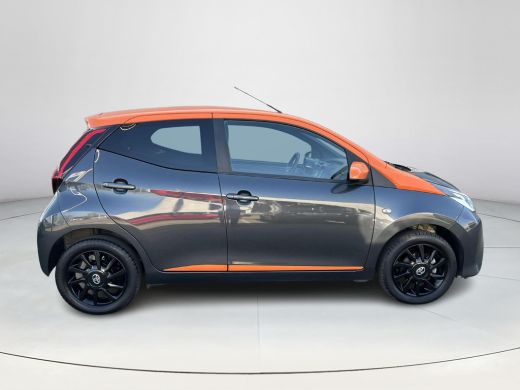 Toyota Aygo 1.0 VVT-i x-JBL ActivLease financial lease