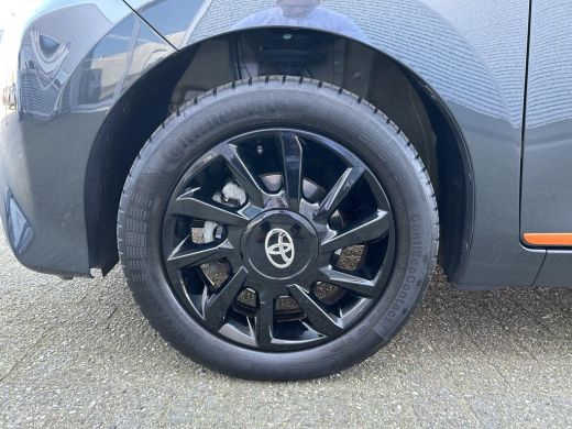 Toyota Aygo 1.0 VVT-i x-JBL ActivLease financial lease