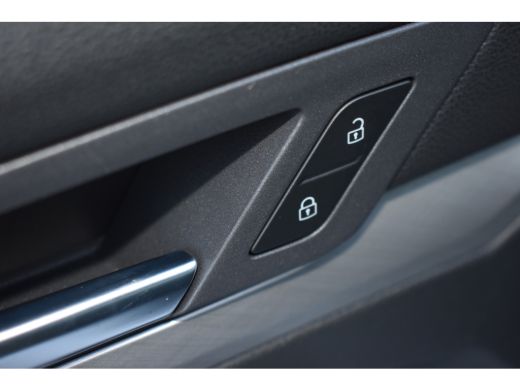 Volkswagen Golf Volkswagen Life Edition eHybrid | 'App-Connect' draadloze smartphone integratie | Achterbank in o... ActivLease financial lease