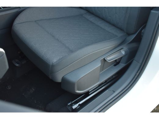 Volkswagen Golf Volkswagen Life Edition eHybrid | 'App-Connect' draadloze smartphone integratie | Achterbank in o... ActivLease financial lease