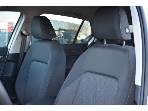 Volkswagen Golf Volkswagen Life Edition eHybrid | 'App-Connect' draadloze smartphone integratie | Achterbank in o... ActivLease financial lease