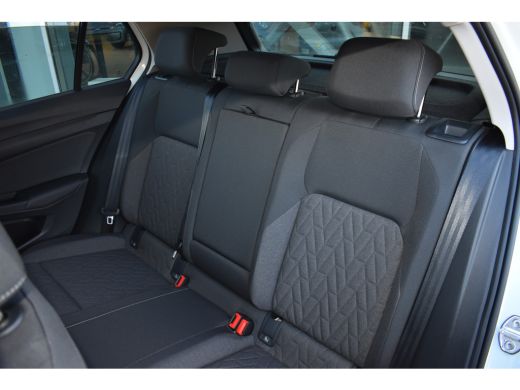 Volkswagen Golf Volkswagen Life Edition eHybrid | 'App-Connect' draadloze smartphone integratie | Achterbank in o... ActivLease financial lease