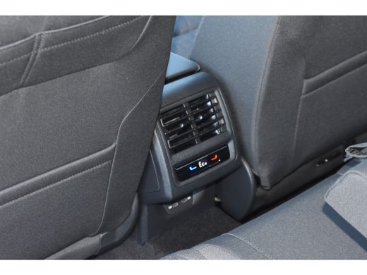 Volkswagen Golf Volkswagen Life Edition eHybrid | 'App-Connect' draadloze smartphone integratie | Achterbank in o... ActivLease financial lease