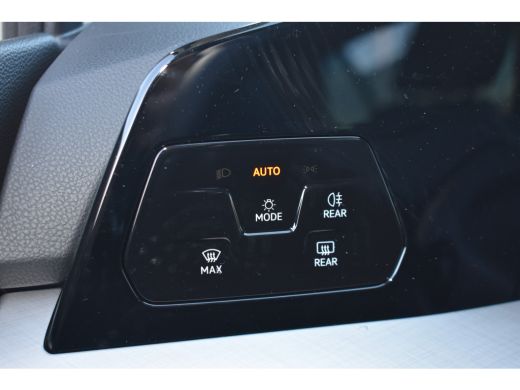 Volkswagen Golf Volkswagen Life Edition eHybrid | 'App-Connect' draadloze smartphone integratie | Achterbank in o... ActivLease financial lease
