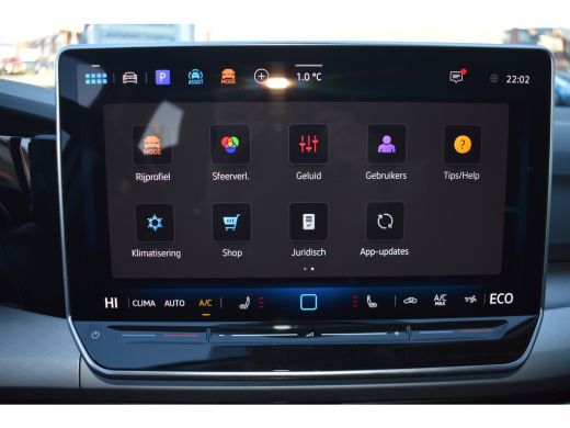Volkswagen Golf Volkswagen Life Edition eHybrid | 'App-Connect' draadloze smartphone integratie | Achterbank in o... ActivLease financial lease