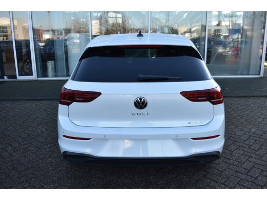 Volkswagen Golf Volkswagen Life Edition eHybrid | 'App-Connect' draadloze smartphone integratie | Achterbank in o... ActivLease financial lease