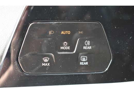 Volkswagen Golf Volkswagen Life Edition eHybrid | 'App-Connect' draadloze smartphone integratie | Achterbank in o... ActivLease financial lease
