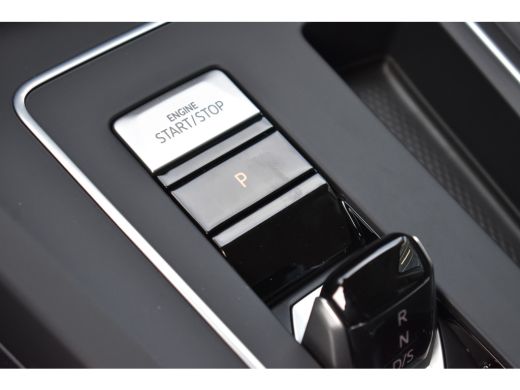 Volkswagen Golf Volkswagen Life Edition eHybrid | 'App-Connect' draadloze smartphone integratie | Achterbank in o... ActivLease financial lease