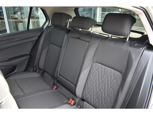 Volkswagen Golf Volkswagen Life Edition eHybrid | 'App-Connect' draadloze smartphone integratie | Achterbank in o... ActivLease financial lease