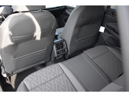 Volkswagen Golf Volkswagen Life Edition eHybrid | 'App-Connect' draadloze smartphone integratie | Achterbank in o... ActivLease financial lease