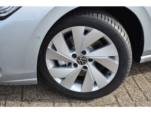Volkswagen Golf Volkswagen Life Edition eHybrid | 'App-Connect' draadloze smartphone integratie | Achterbank in o... ActivLease financial lease