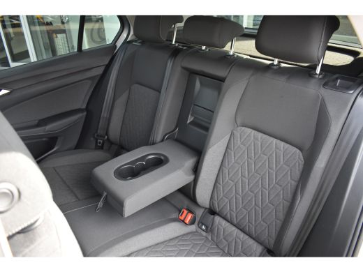 Volkswagen Golf Volkswagen Life Edition eHybrid | 'App-Connect' draadloze smartphone integratie | Achterbank in o... ActivLease financial lease