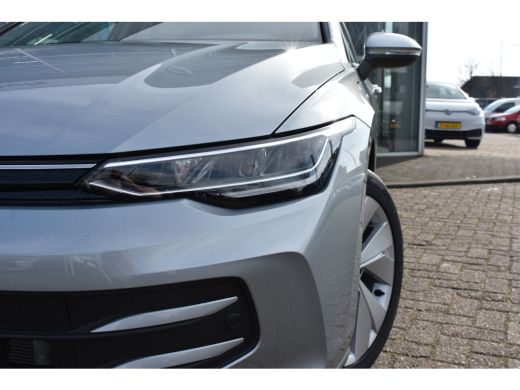 Volkswagen Golf Volkswagen Life Edition eHybrid | 'App-Connect' draadloze smartphone integratie | Achterbank in o... ActivLease financial lease