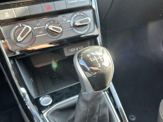 Volkswagen T-Cross Volkswagen Life Edition | 'App-Connect' draadloze smartphone integratie | Achterlichten LED | Afs... ActivLease financial lease