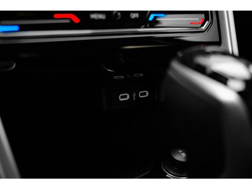 Volkswagen T-Roc Life Edition | 'App-Connect' draadloze smartphone integratie | 'App-Connect' smartphone integrati... ActivLease financial lease