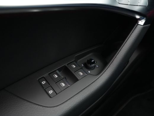 Audi A6 Avant 40 TFSI 204 pk S line edition Competition Panorama DAB Elektr. Verst. Stoelen Memory 64 ActivLease financial lease