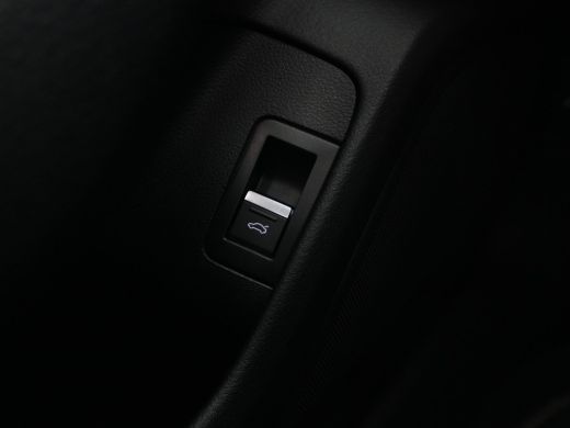 Audi A6 Avant 40 TFSI 204 pk S line edition Competition Panorama DAB Elektr. Verst. Stoelen Memory 64 ActivLease financial lease