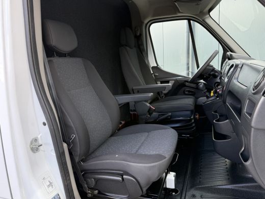 Opel Movano 2.3 CDTI 146 PK / L3H2 / IMPERIAAL / INRICHTING / TREKHAAK / AIRCO / CRUISE / NAVI / CAMERA ActivLease financial lease
