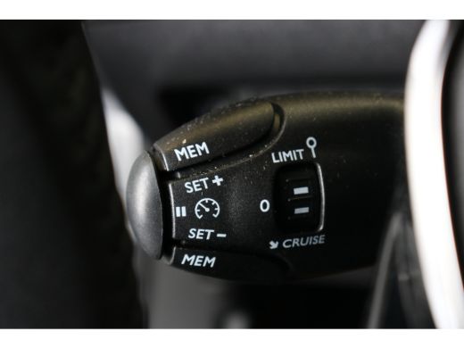 Peugeot 2008 1.2 PureTech 100 Allure | Navi | Camera | Parkeersoren V+ A | LED Koplampen | Cruise control | LM... ActivLease financial lease