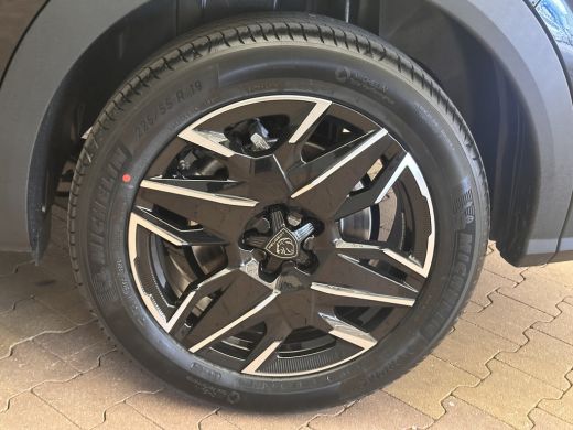 Peugeot 5008 Peugeot 1.2 Hybrid 136 Allure | Achteruitrijcamera | Airco separaat achter | Apple Carplay/Androi... ActivLease financial lease
