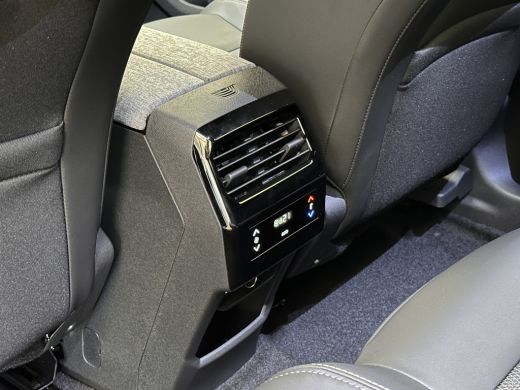Peugeot 5008 Peugeot 1.2 Hybrid 136 Allure | Achteruitrijcamera | Airco separaat achter | Apple Carplay/Androi... ActivLease financial lease
