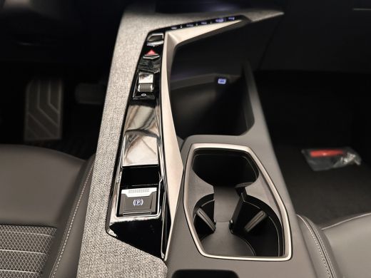 Peugeot 5008 Peugeot 1.2 Hybrid 136 Allure | Achteruitrijcamera | Airco separaat achter | Apple Carplay/Androi... ActivLease financial lease