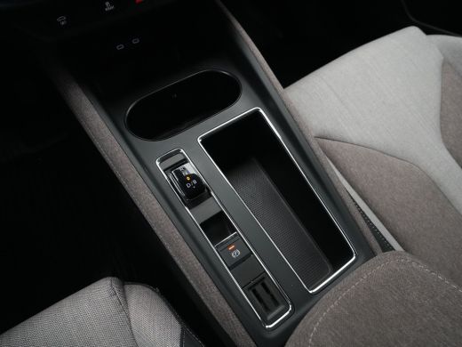 Skoda Enyaq iV 60 180pk Navigatie Wegkl. trekhaak Camera Led 245 ActivLease financial lease