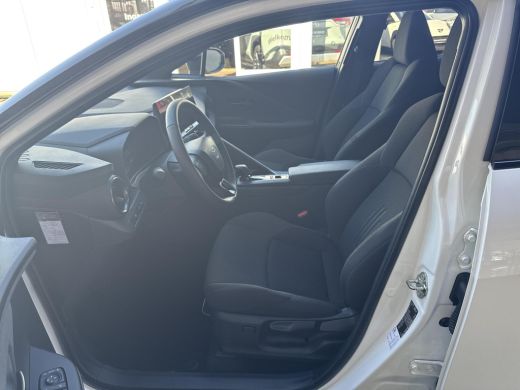 Toyota C-HR 2.0 Hybrid 200 First Edition | 06-10141018 Voor meer informatie ActivLease financial lease