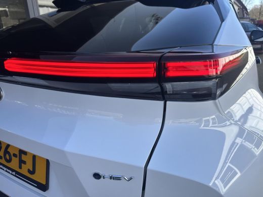 Toyota C-HR 2.0 Hybrid 200 First Edition | 06-10141018 Voor meer informatie ActivLease financial lease