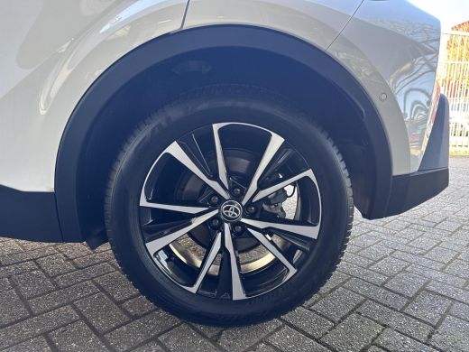 Toyota C-HR 2.0 Hybrid 200 First Edition | 06-10141018 Voor meer informatie ActivLease financial lease