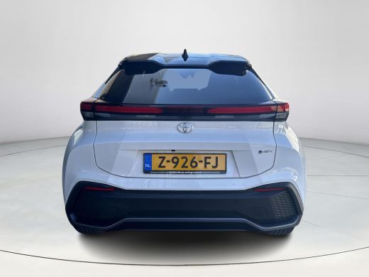 Toyota C-HR 2.0 Hybrid 200 First Edition | 06-10141018 Voor meer informatie ActivLease financial lease