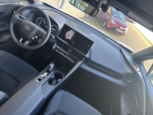 Toyota C-HR 2.0 Hybrid 200 First Edition | 06-10141018 Voor meer informatie ActivLease financial lease