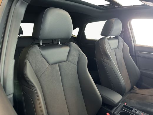 Audi Q3 Sportback 45 TFSI e S-Line / Achteruitrijcamera / Optiekpakket zwart / Panoramadak / Adaptive Cruise Control ActivLease financial lease