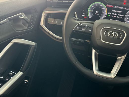 Audi Q3 Sportback 45 TFSI e S-Line / Achteruitrijcamera / Optiekpakket zwart / Panoramadak / Adaptive Cruise Control ActivLease financial lease