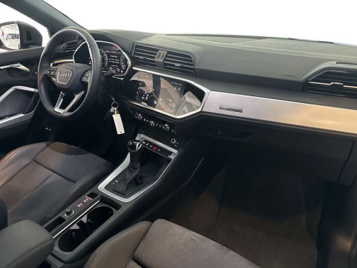 Audi Q3 Sportback 45 TFSI e S-Line / Achteruitrijcamera / Optiekpakket zwart / Panoramadak / Adaptive Cruise Control ActivLease financial lease