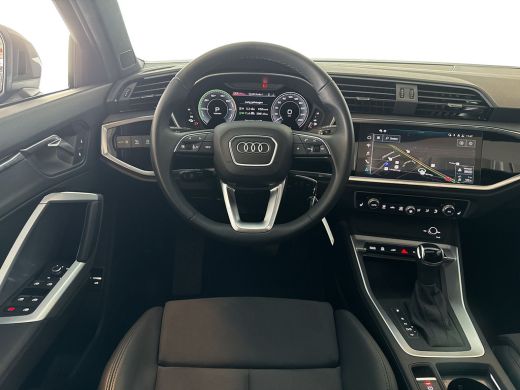 Audi Q3 Sportback 45 TFSI e S-Line / Achteruitrijcamera / Optiekpakket zwart / Panoramadak / Adaptive Cruise Control ActivLease financial lease