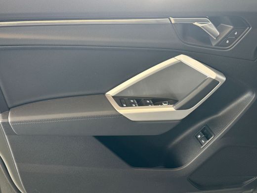Audi Q3 Sportback 45 TFSI e S-Line / Achteruitrijcamera / Optiekpakket zwart / Panoramadak / Adaptive Cruise Control ActivLease financial lease